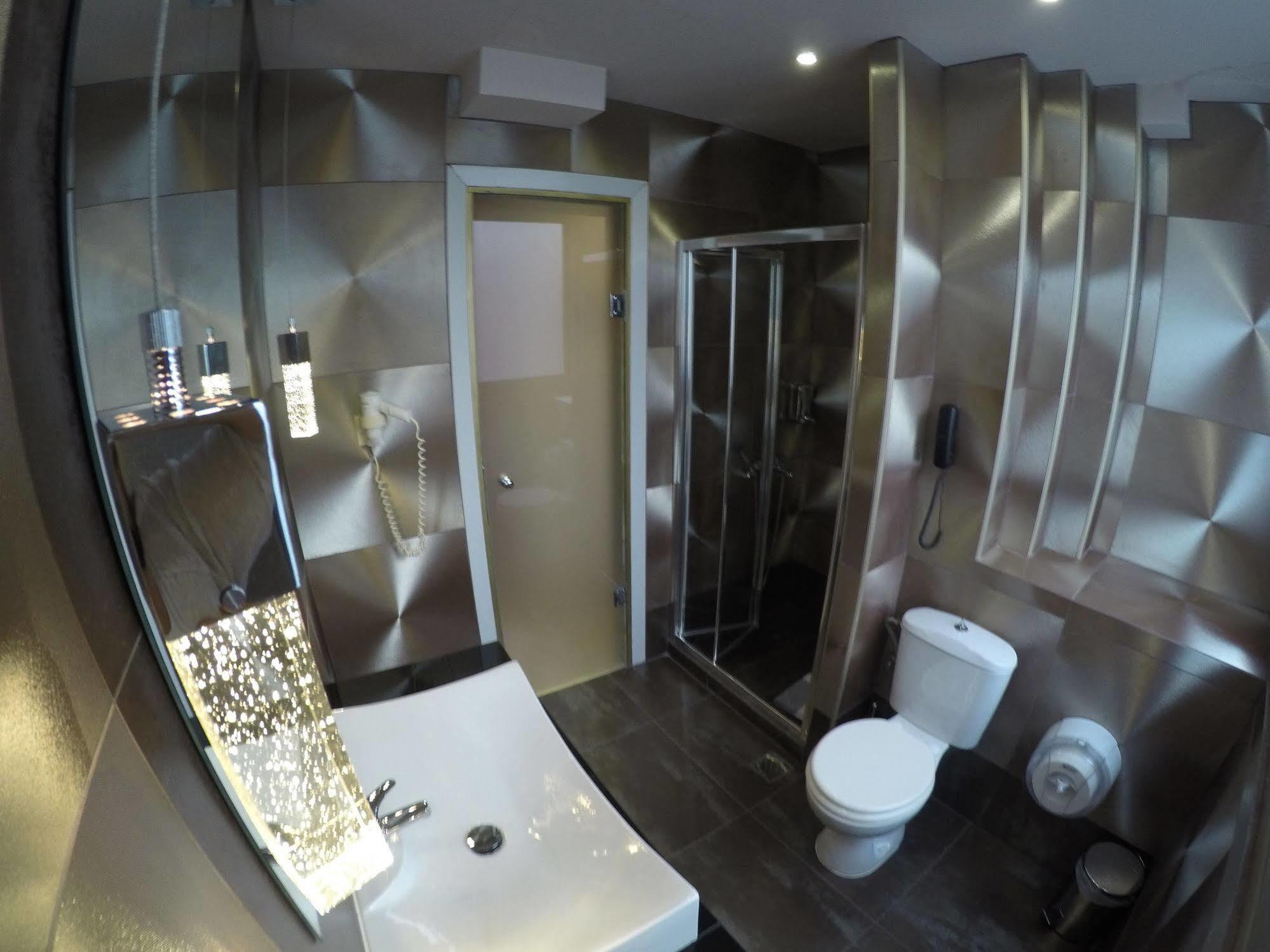 Carol Hotel 2*