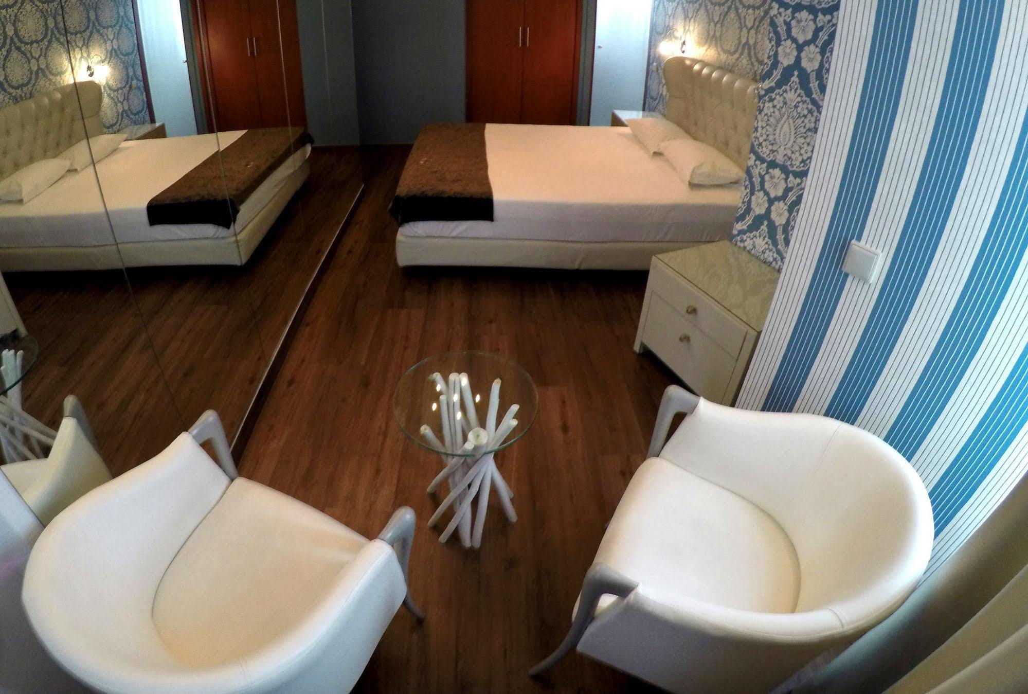 Hotel Carol Pireo