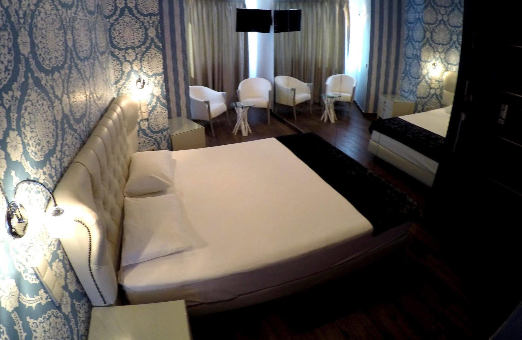 Hotel Carol 2*