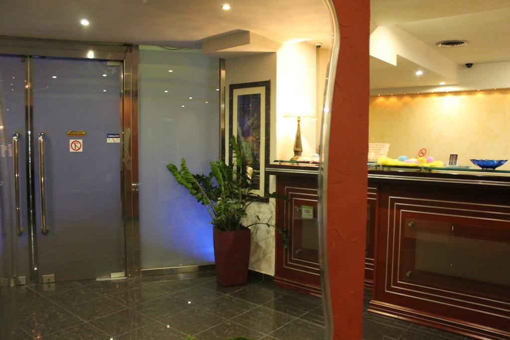 Carol Hotel